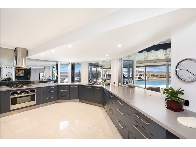 48 Tarwarri Crescent, Mooloolaba QLD 4557