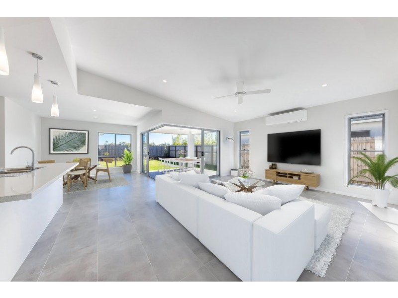 40 Surfrider Place, Mudjimba QLD 4564