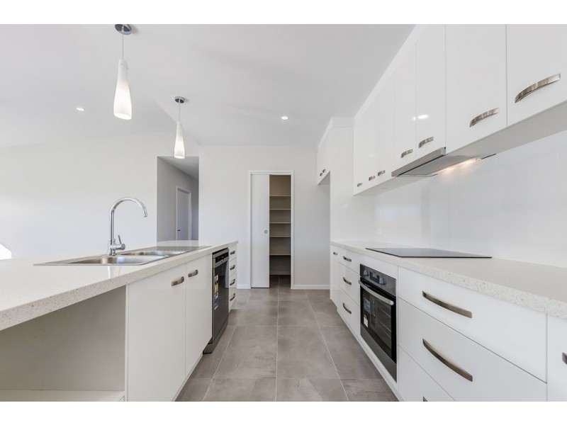 40 Surfrider Place, Mudjimba QLD 4564