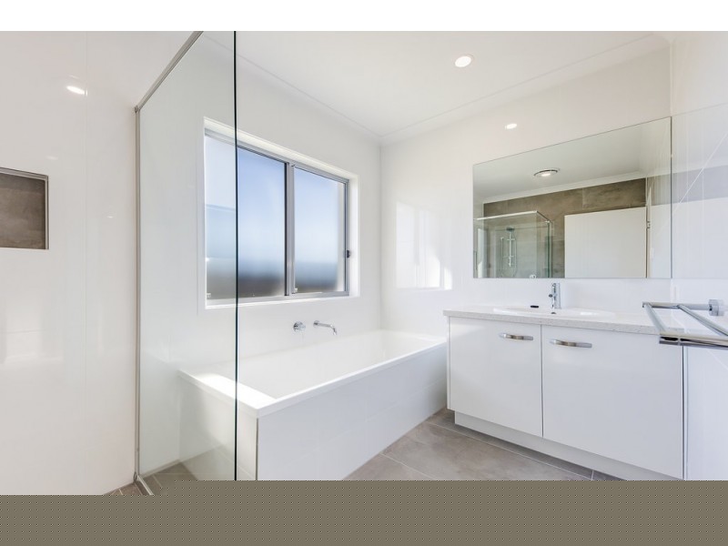 40 Surfrider Place, Mudjimba QLD 4564