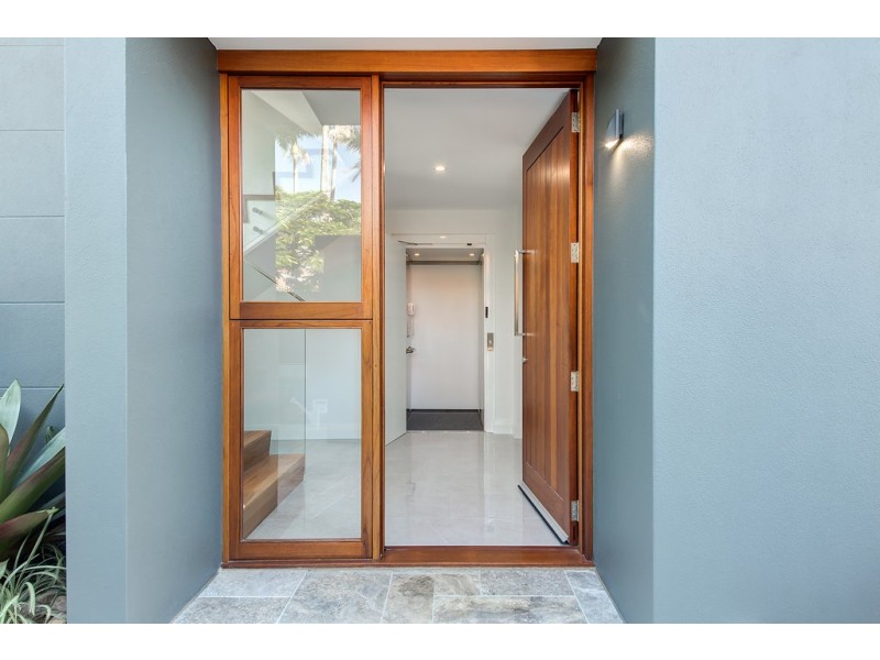 4 Leo Crescent, Alexandra Headland QLD 4572