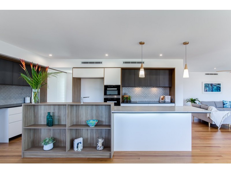 4 Leo Crescent, Alexandra Headland QLD 4572
