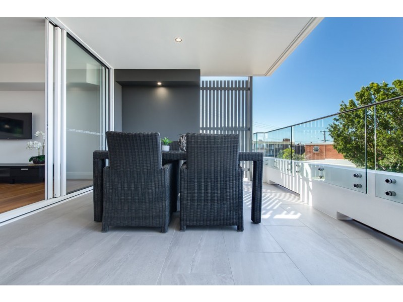 4 Leo Crescent, Alexandra Headland QLD 4572