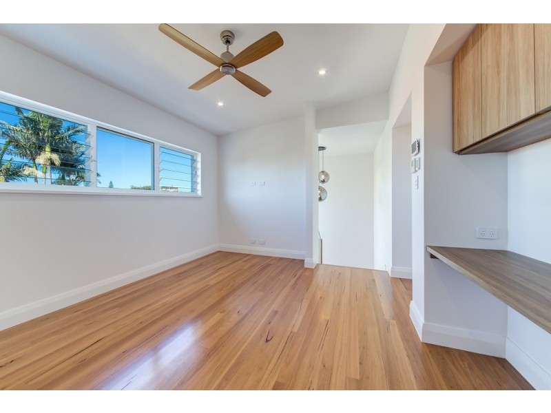 4 Leo Crescent, Alexandra Headland QLD 4572