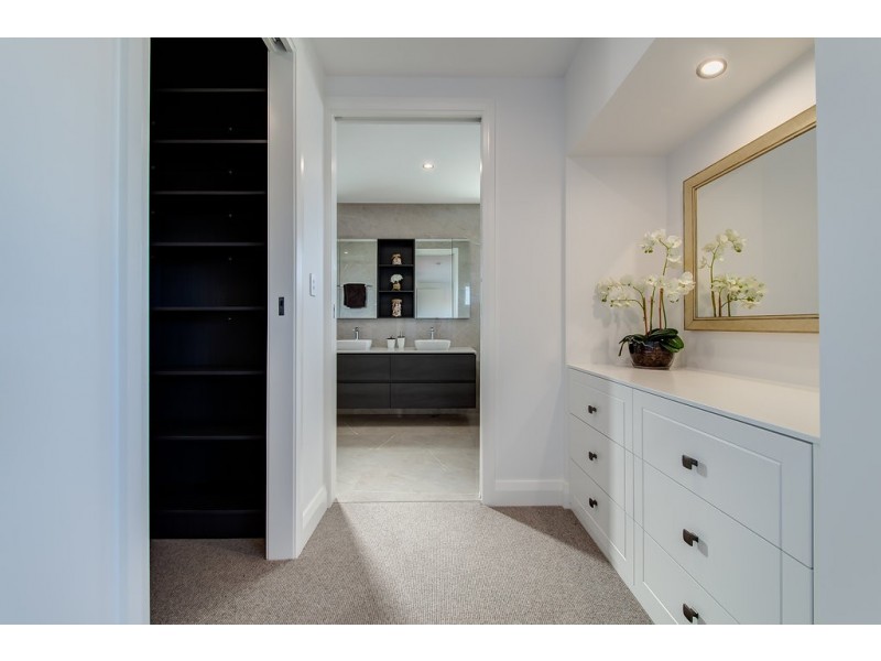4 Leo Crescent, Alexandra Headland QLD 4572