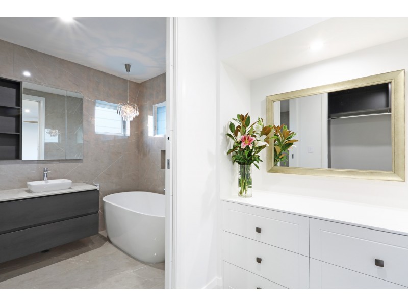 4 Leo Crescent, Alexandra Headland QLD 4572