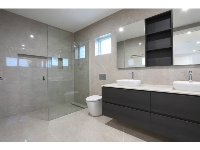 4 Leo Crescent, Alexandra Headland QLD 4572