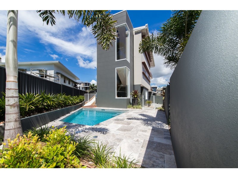 4 Leo Crescent, Alexandra Headland QLD 4572