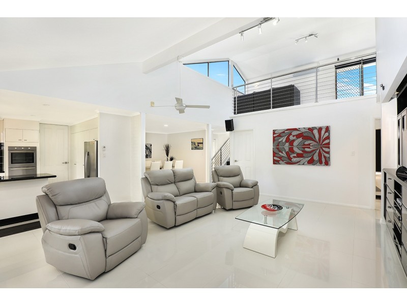 142 Oceanic Drive, Warana QLD 4575