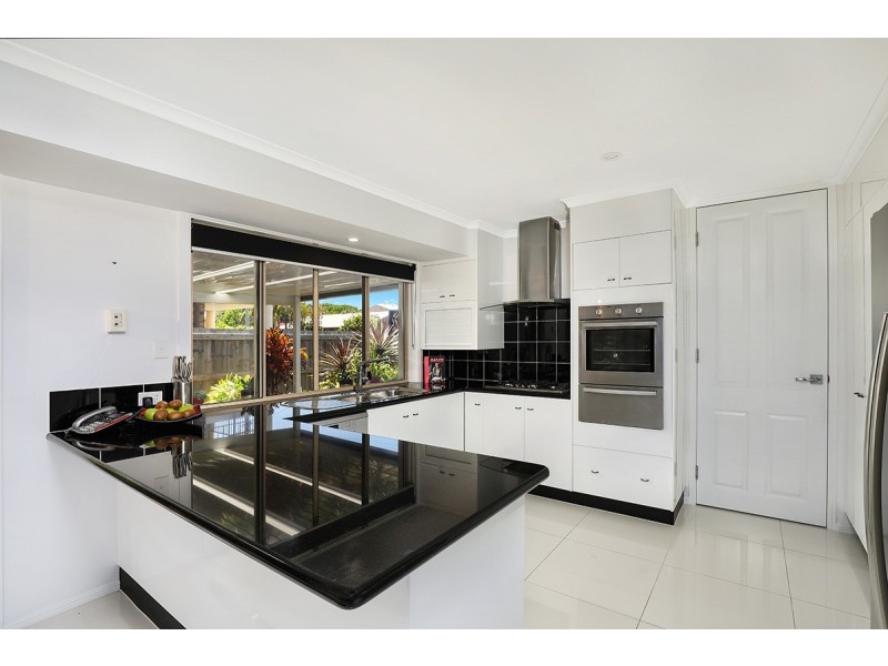 142 Oceanic Drive, Warana QLD 4575