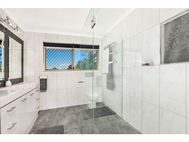 142 Oceanic Drive, Warana QLD 4575