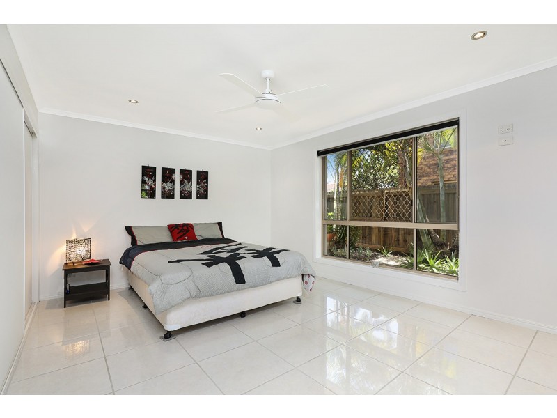 142 Oceanic Drive, Warana QLD 4575