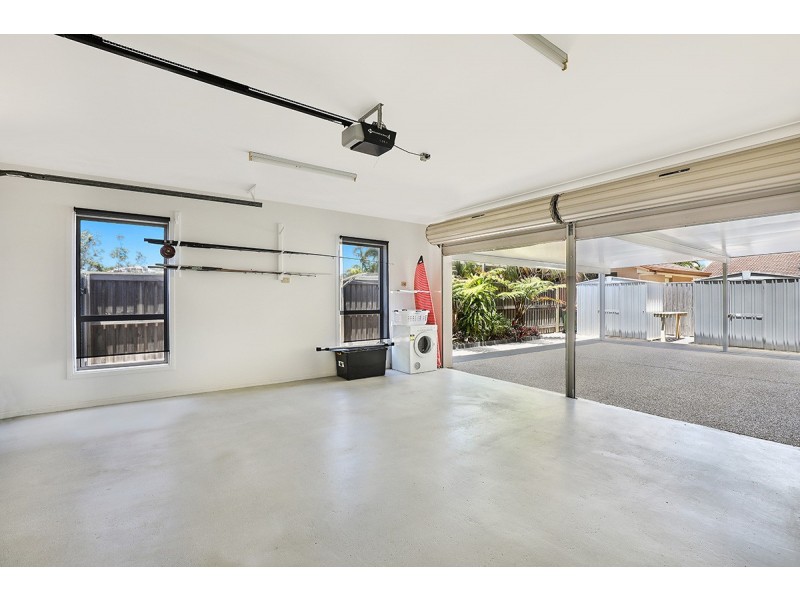142 Oceanic Drive, Warana QLD 4575
