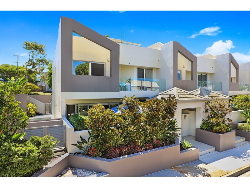 1/8 Leo Crescent, Alexandra Headland QLD 4572