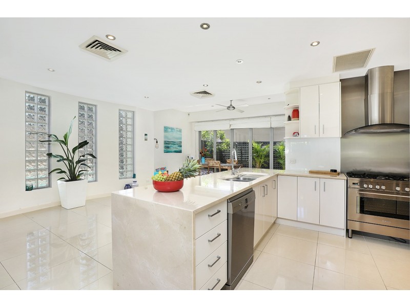 1/8 Leo Crescent, Alexandra Headland QLD 4572