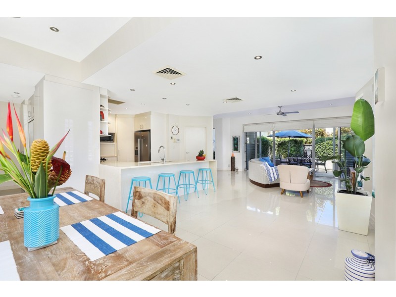 1/8 Leo Crescent, Alexandra Headland QLD 4572