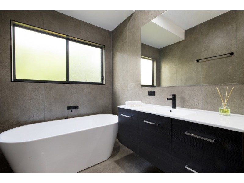 25 Dixon Road, Buderim QLD 4556