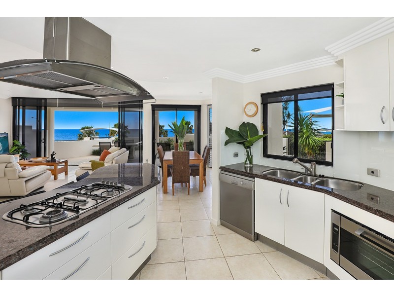 1/8 Marina Walk, Alexandra Headland QLD 4572