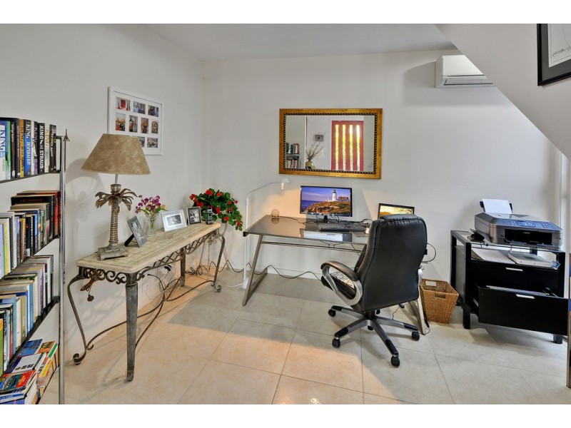 16 Mari Street, Alexandra Headland QLD 4572