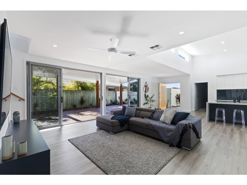 44 Neerim Drive, Mooloolaba QLD 4557