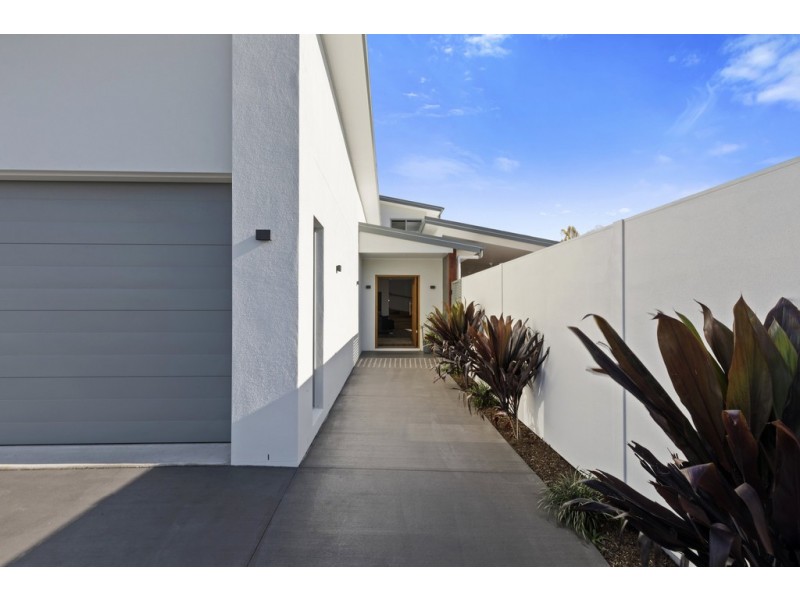 44 Neerim Drive, Mooloolaba QLD 4557