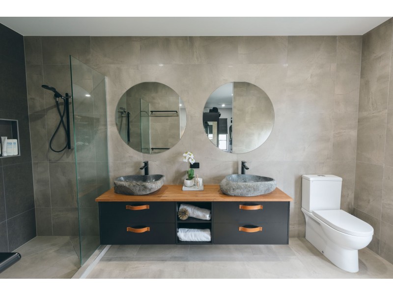 21 Round Bush Crescent, Maroochydore QLD 4558