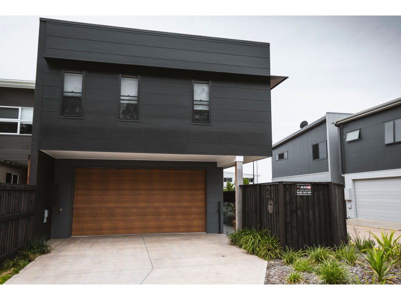 21 Round Bush Crescent, Maroochydore QLD 4558