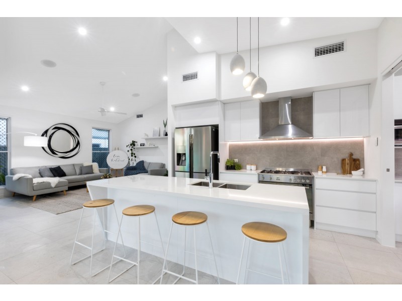 35 Hartley Crescent, Pelican Waters QLD 4551