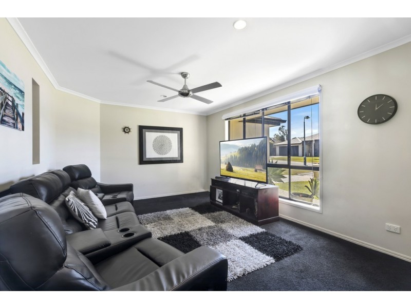 8 Brushbox Place, Meridan Plains QLD 4551