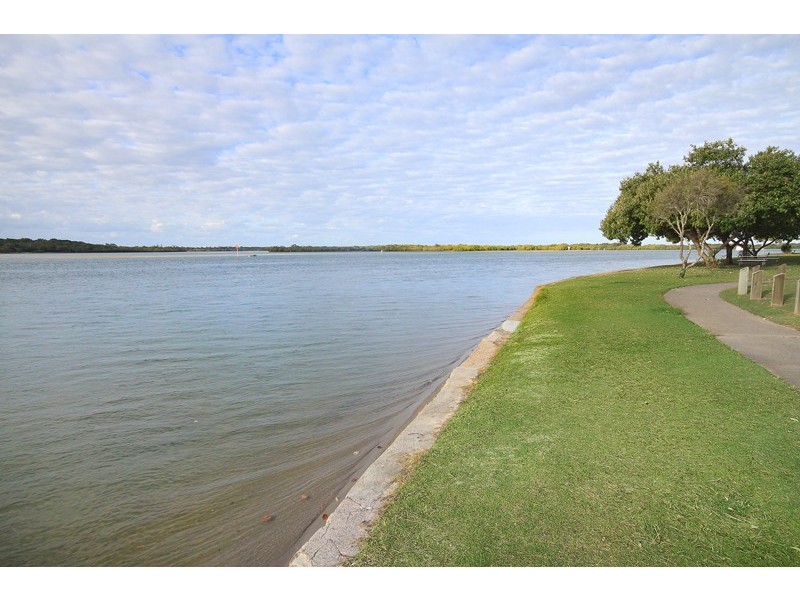 4/13 Bradman Avenue, Maroochydore QLD 4558