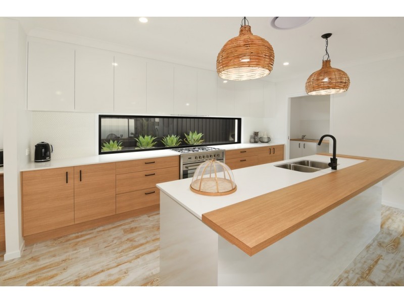 10 Lychee Place, Palmview QLD 4553