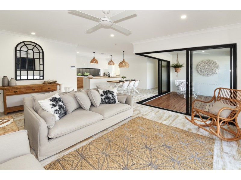 10 Lychee Place, Palmview QLD 4553
