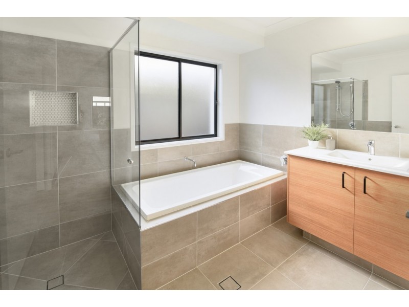 10 Lychee Place, Palmview QLD 4553