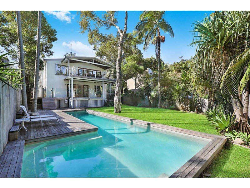 8 Pakee Street, Alexandra Headland QLD 4572