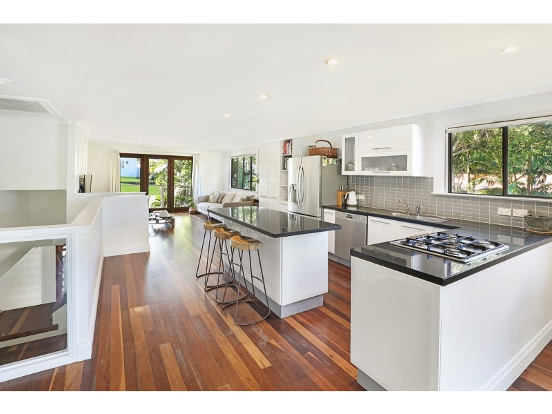 8 Pakee Street, Alexandra Headland QLD 4572