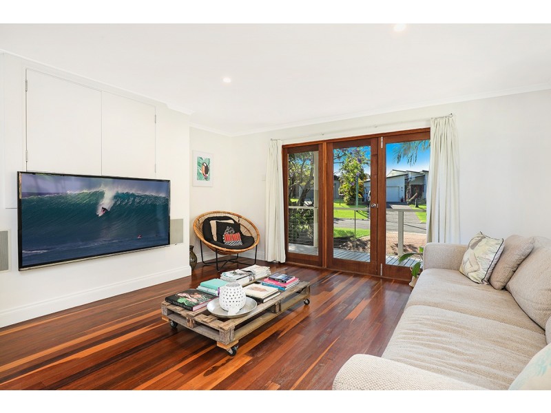 8 Pakee Street, Alexandra Headland QLD 4572