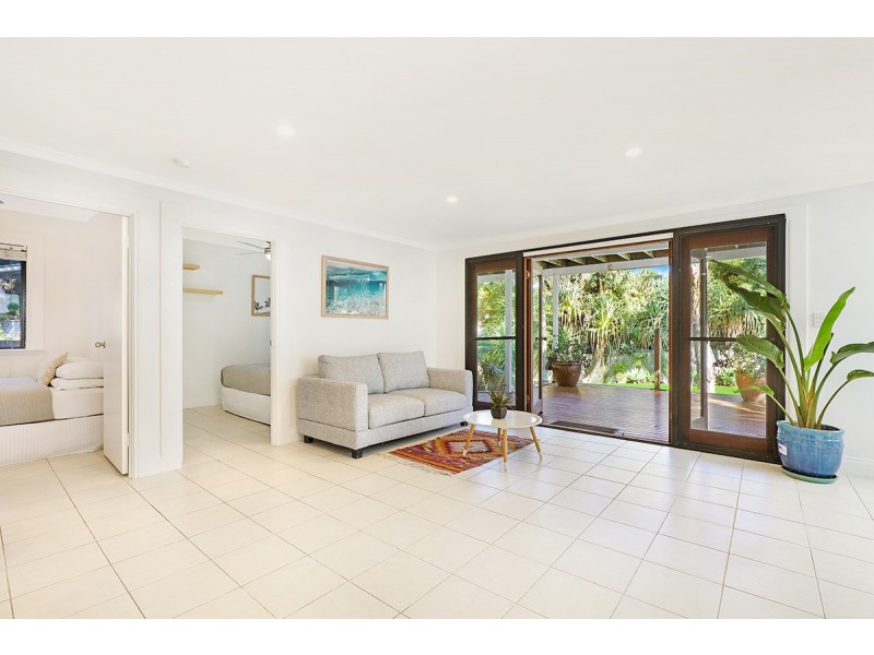 8 Pakee Street, Alexandra Headland QLD 4572