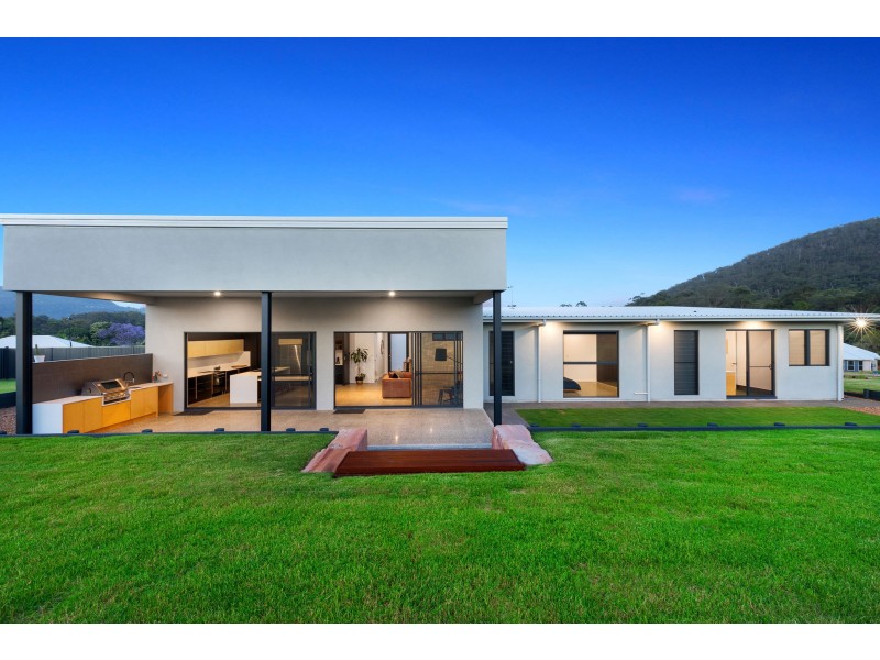 2 Crown Court, Beerwah QLD 4519