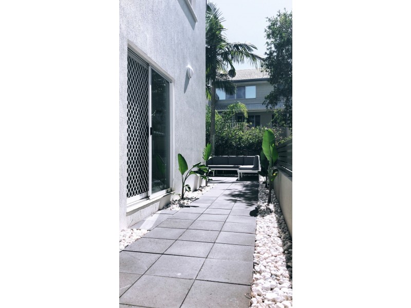 1/10-12 Kalinda Avenue, Mooloolaba QLD 4557