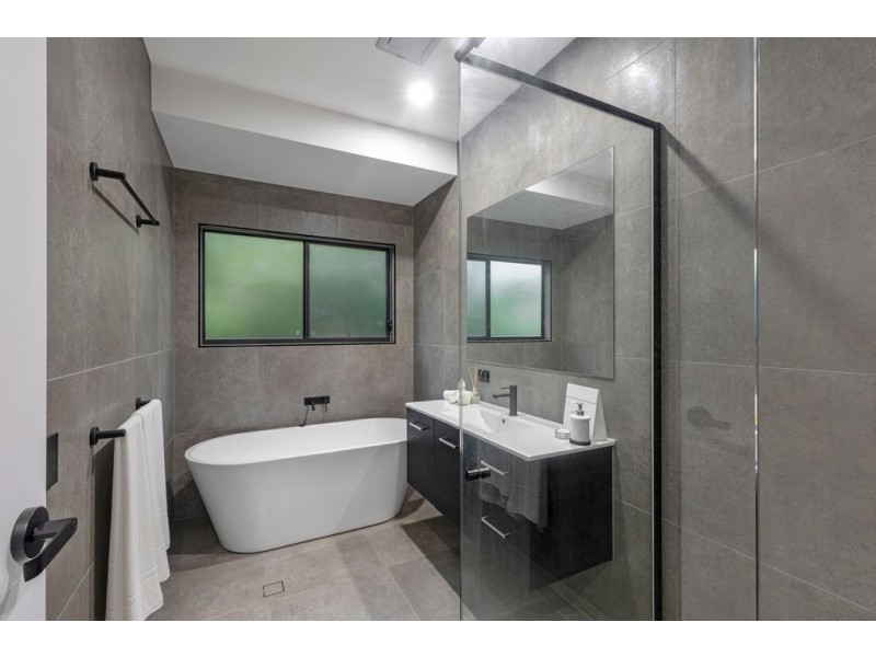 25 Dixon Rd, Buderim QLD 4556