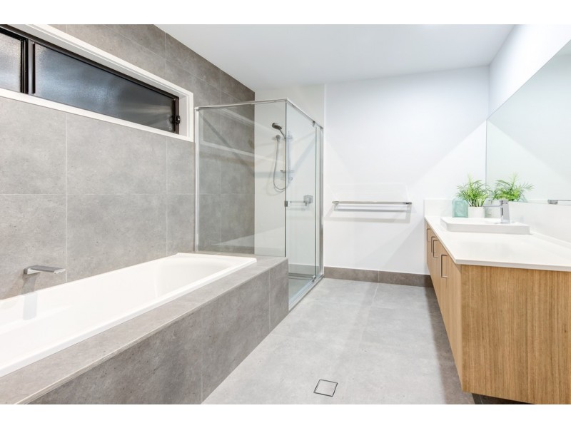 2 Osborne Circuit, Maroochydore QLD 4558