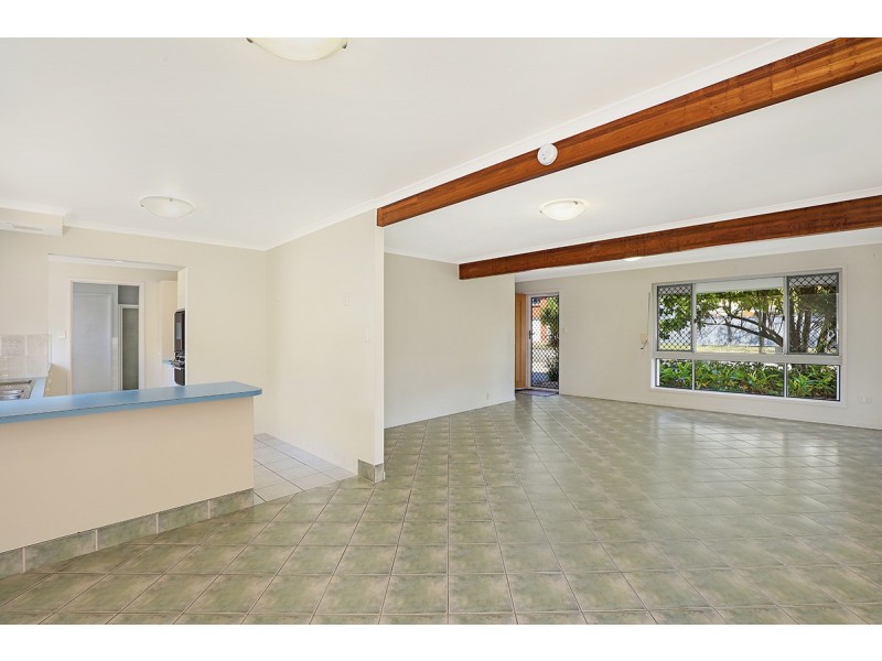 2/112 Esplanade, Golden Beach QLD 4551
