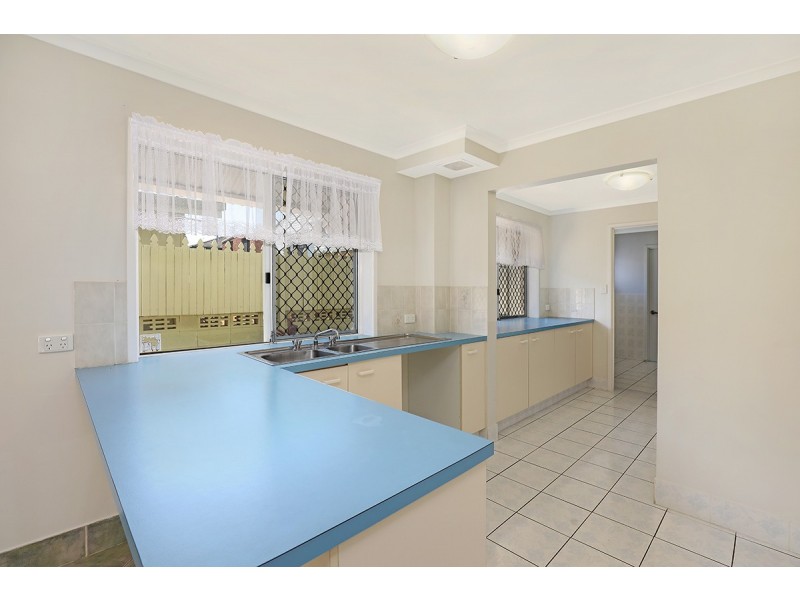 2/112 Esplanade, Golden Beach QLD 4551
