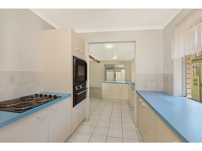 2/112 Esplanade, Golden Beach QLD 4551