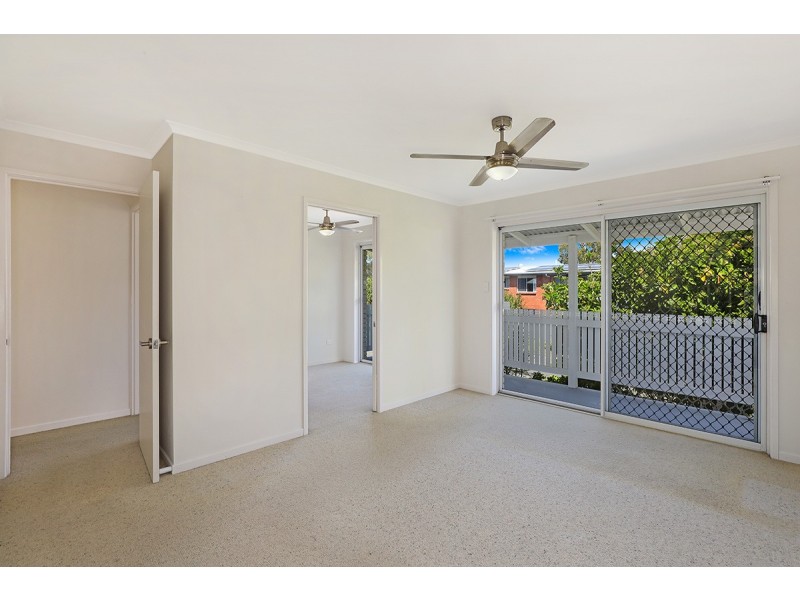 2/112 Esplanade, Golden Beach QLD 4551