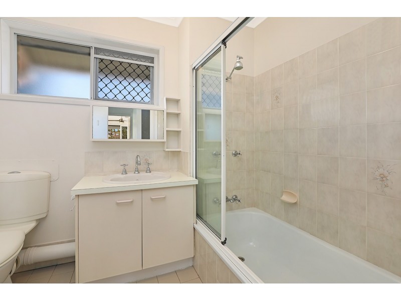 2/112 Esplanade, Golden Beach QLD 4551