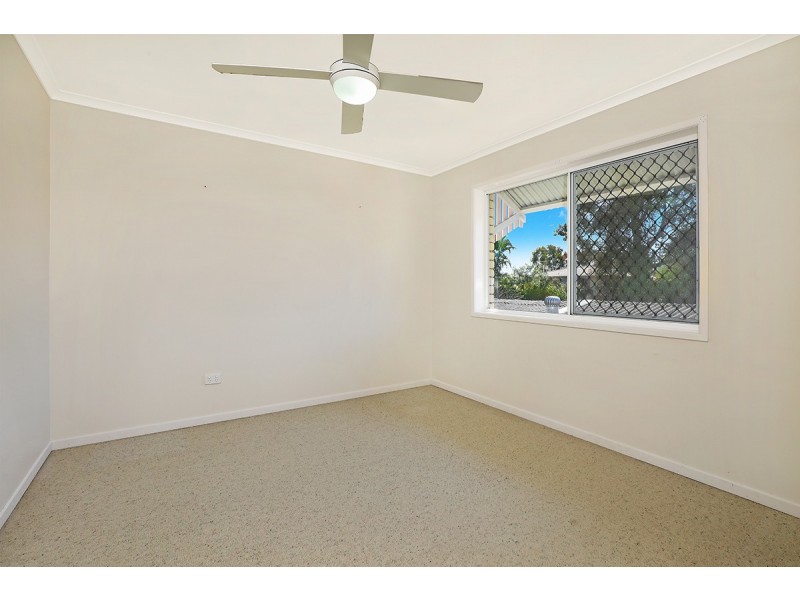 2/112 Esplanade, Golden Beach QLD 4551