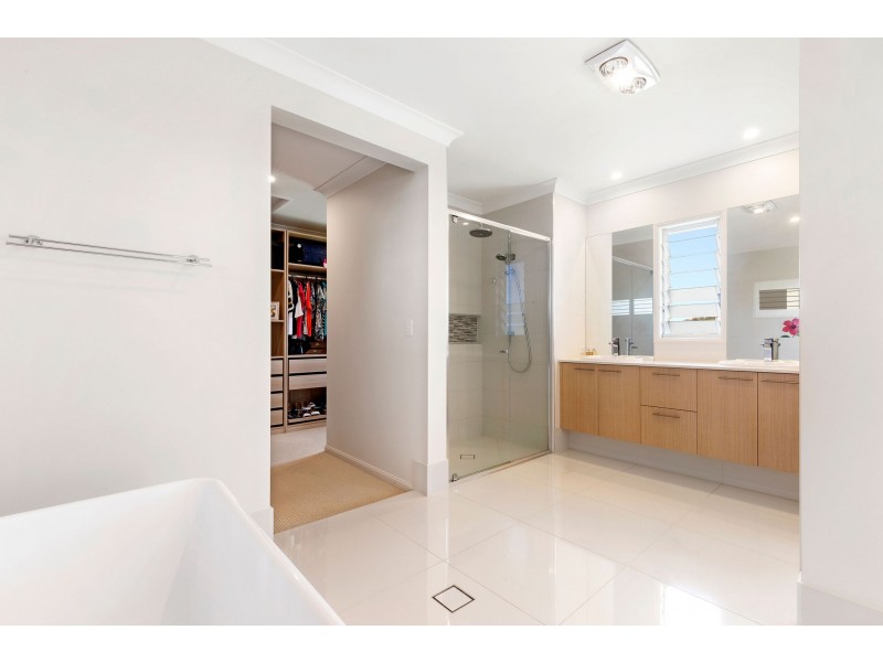56-60 Aurora Place, Valdora QLD 4561