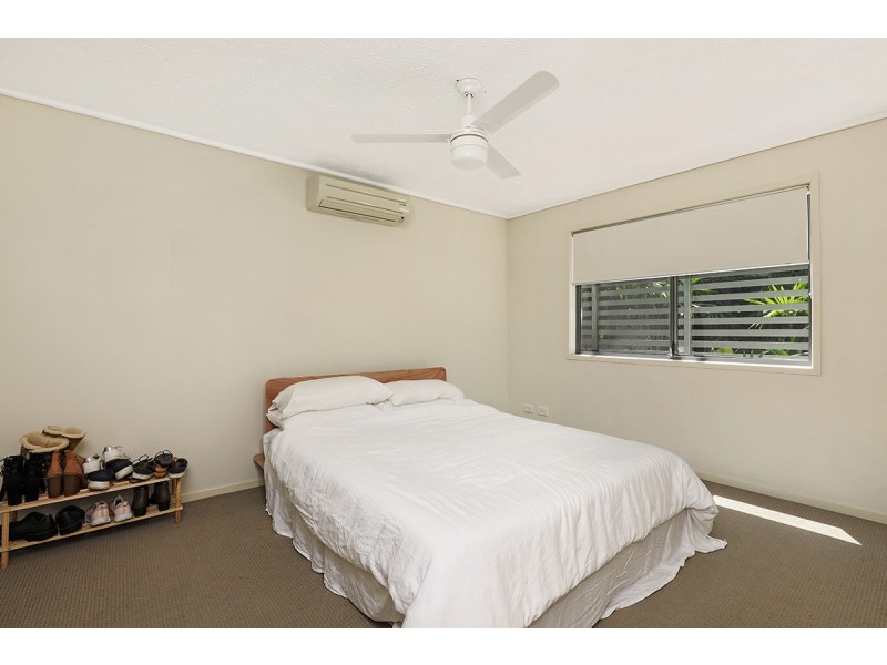 4/4 Grand Parade, Kawana Island QLD 4575