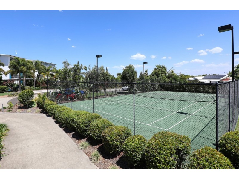 4/4 Grand Parade, Kawana Island QLD 4575